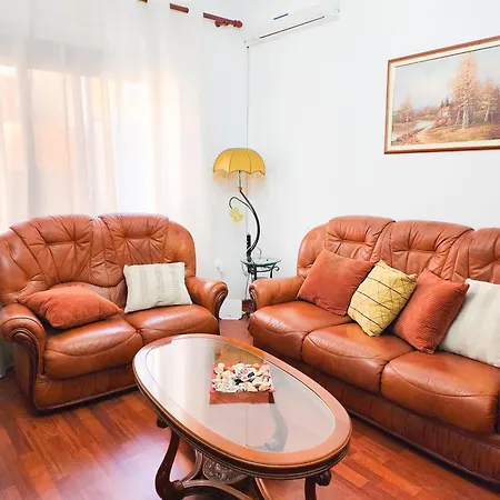 Apartment Sweet Vintage